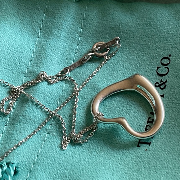 Large Tiffany Elsa Peretti open heart necklace - Picture 4 of 9